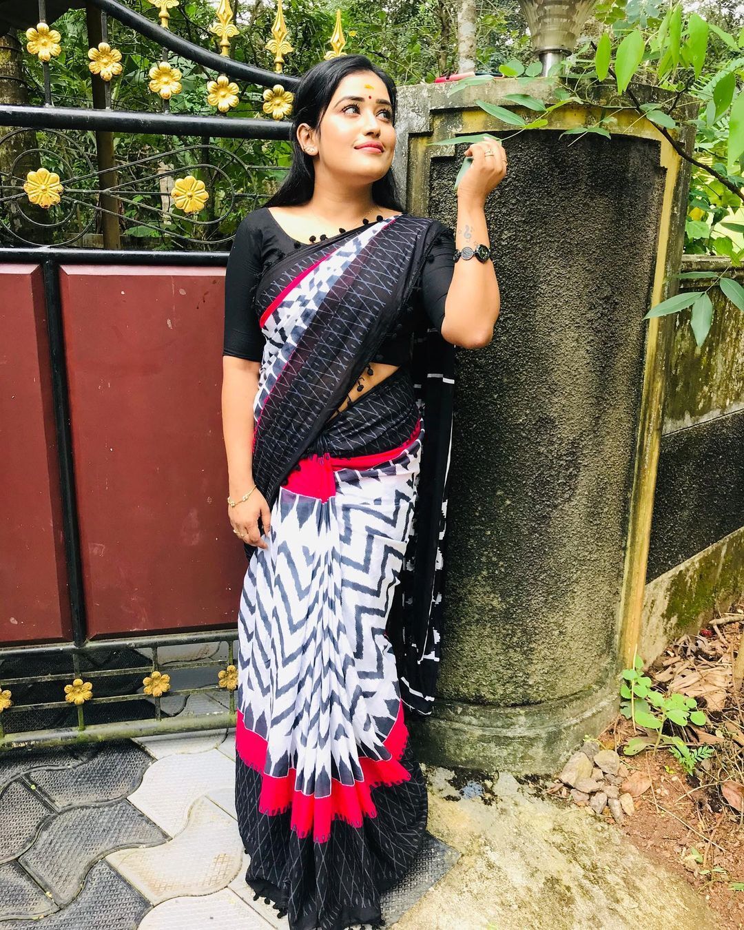 സാരിയില്‍ തിളങ്ങി സ്റ്റാര്‍ മാജിക് ഫെയിം അനുമോള്‍: ചിത്രം ഏറ്റെടുത്ത് ആരാധകര്‍