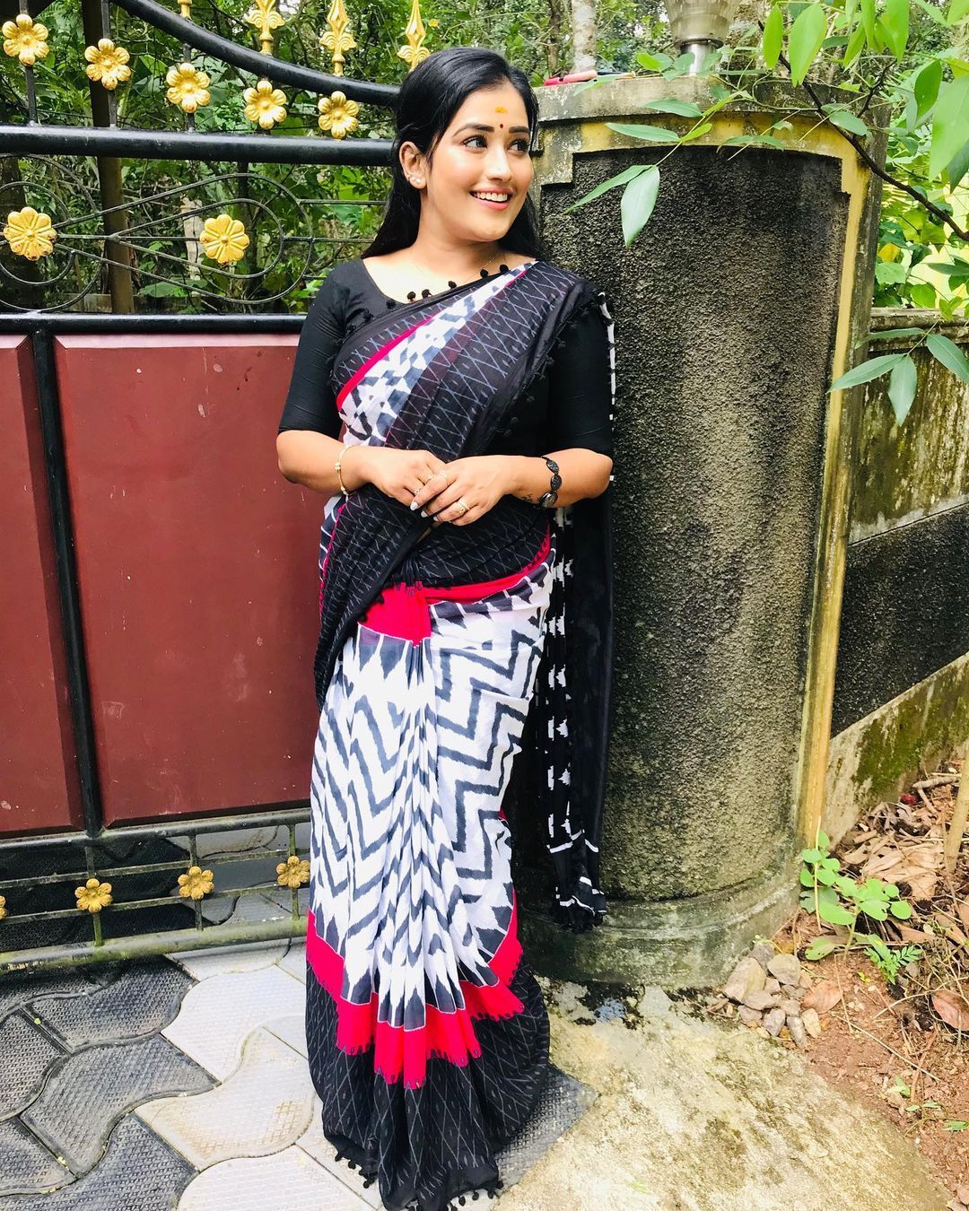 സാരിയില്‍ തിളങ്ങി സ്റ്റാര്‍ മാജിക് ഫെയിം അനുമോള്‍: ചിത്രം ഏറ്റെടുത്ത് ആരാധകര്‍