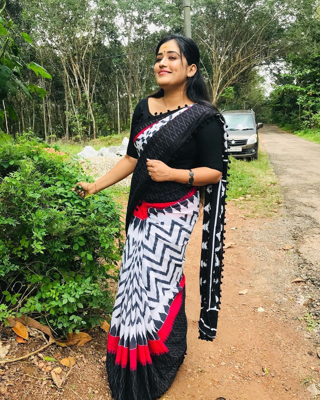 സാരിയില്‍ തിളങ്ങി സ്റ്റാര്‍ മാജിക് ഫെയിം അനുമോള്‍: ചിത്രം ഏറ്റെടുത്ത് ആരാധകര്‍