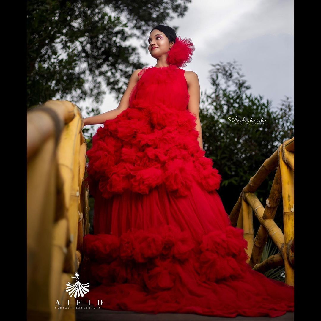 ഒരു  വര്‍ണ്ണ ശലഭം പോലെ സൂര്യ ജെ മേനോന്‍: ചിത്രങ്ങള്‍ ഏറ്റെടുത്ത് ആരാധകര്‍