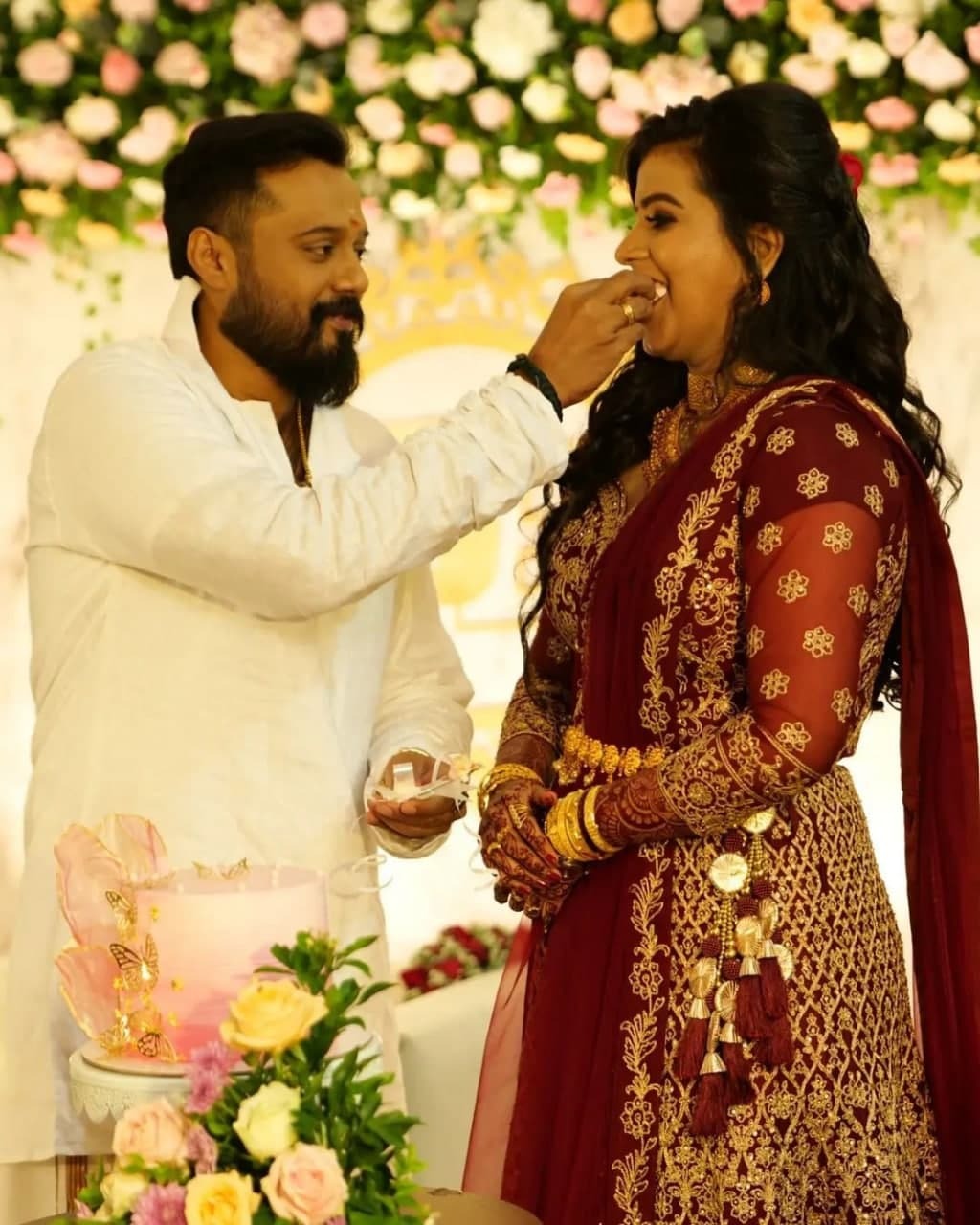 നടന്‍ ബാലയുടെ വിവാഹ ചിത്രങ്ങള്‍ വൈറല്‍; സന്തോഷം നിറഞ്ഞ് ബാല-എലിസബത്ത് ദമ്പതികള്‍