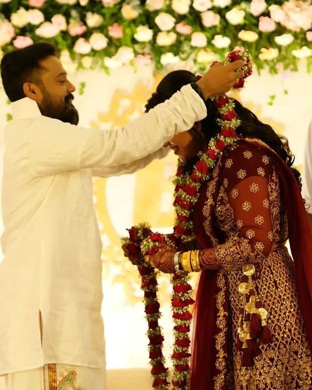 നടന്‍ ബാലയുടെ വിവാഹ ചിത്രങ്ങള്‍ വൈറല്‍; സന്തോഷം നിറഞ്ഞ് ബാല-എലിസബത്ത് ദമ്പതികള്‍