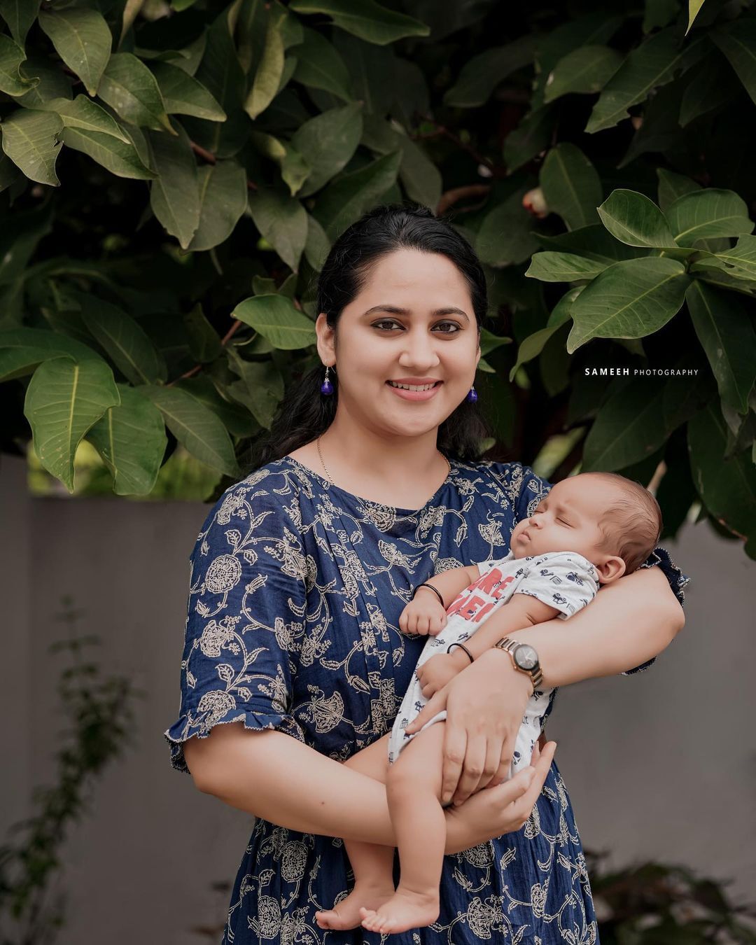 കുഞ്ഞുവാവയ്ക്ക് ഒരു മണിമുത്തം: മിയയുടെ വൈറല്‍ കുടുംബ ചിത്രം