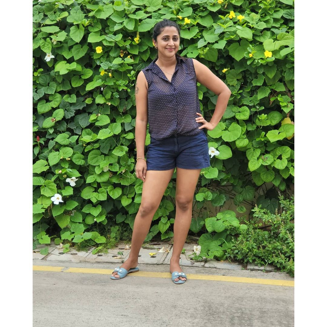 ഷോര്‍ട്സില്‍ തിളങ്ങി കനിഹ; ചിത്രം ഏറ്റെടുത്ത് ആരാധകര്‍