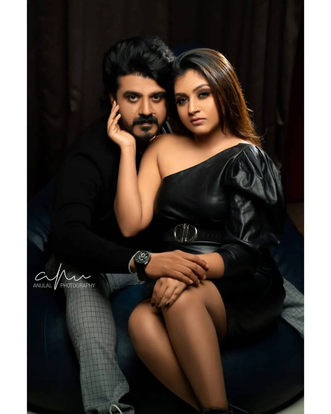 വന്‍ ലുക്കില്‍ പൊളിച്ചടുക്കി ബിബിന്‍ ജോര്‍ജും ആദിത്യ സോണിയും; ചിത്രങ്ങള്‍ വൈറല്‍