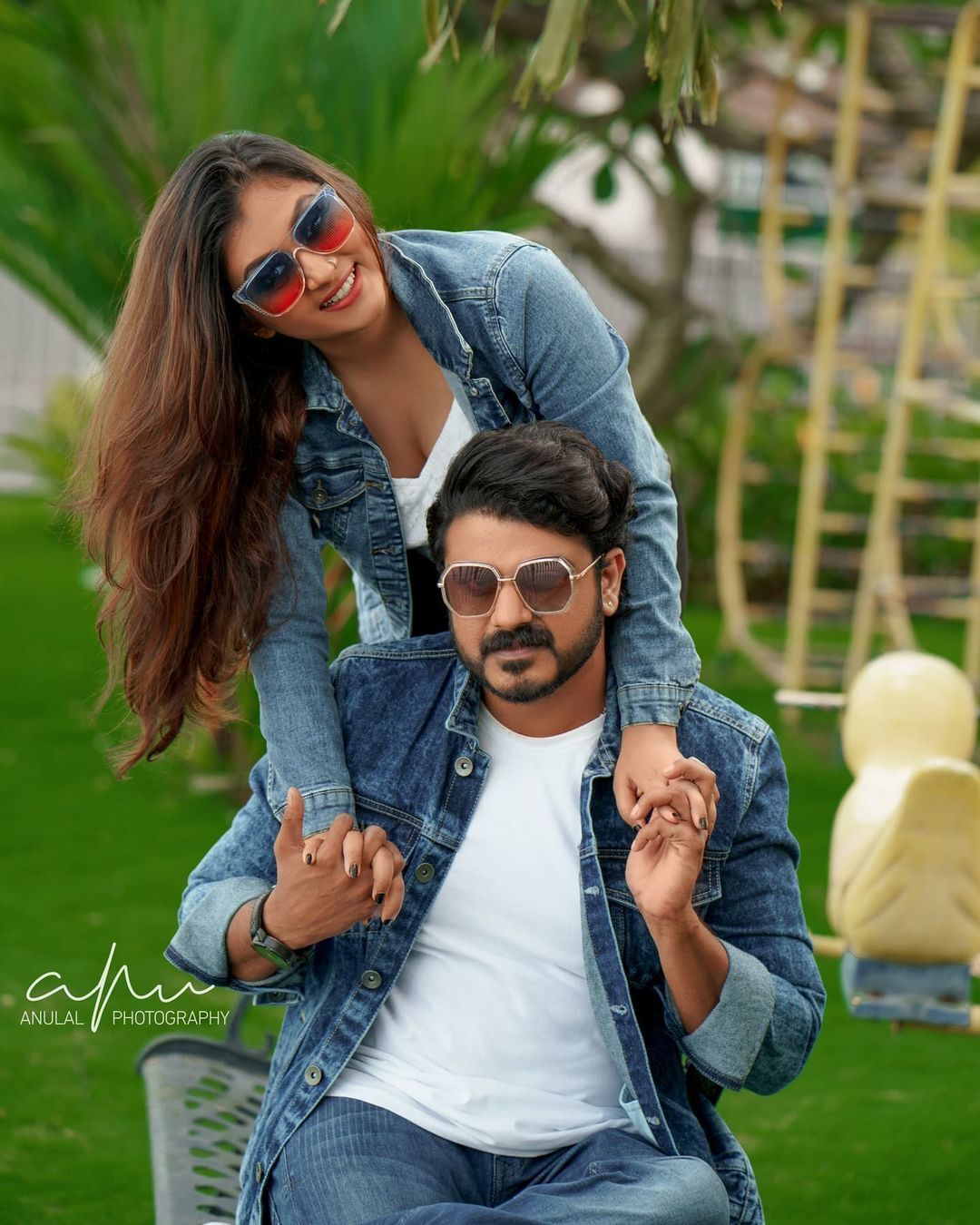 വന്‍ ലുക്കില്‍ പൊളിച്ചടുക്കി ബിബിന്‍ ജോര്‍ജും ആദിത്യ സോണിയും; ചിത്രങ്ങള്‍ വൈറല്‍