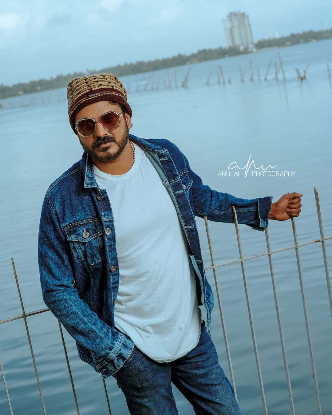 വന്‍ ലുക്കില്‍ പൊളിച്ചടുക്കി ബിബിന്‍ ജോര്‍ജും ആദിത്യ സോണിയും; ചിത്രങ്ങള്‍ വൈറല്‍