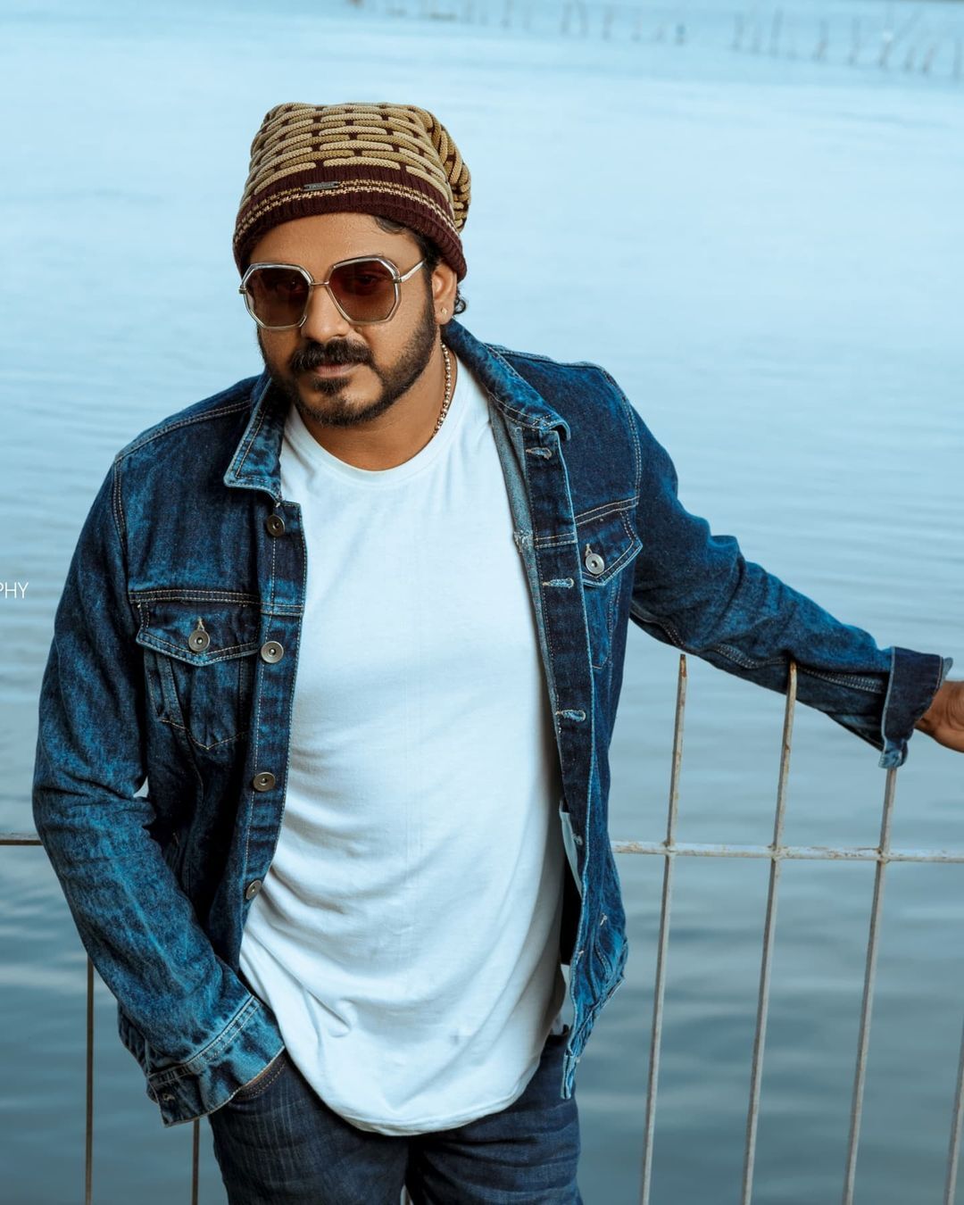 വന്‍ ലുക്കില്‍ പൊളിച്ചടുക്കി ബിബിന്‍ ജോര്‍ജും ആദിത്യ സോണിയും; ചിത്രങ്ങള്‍ വൈറല്‍