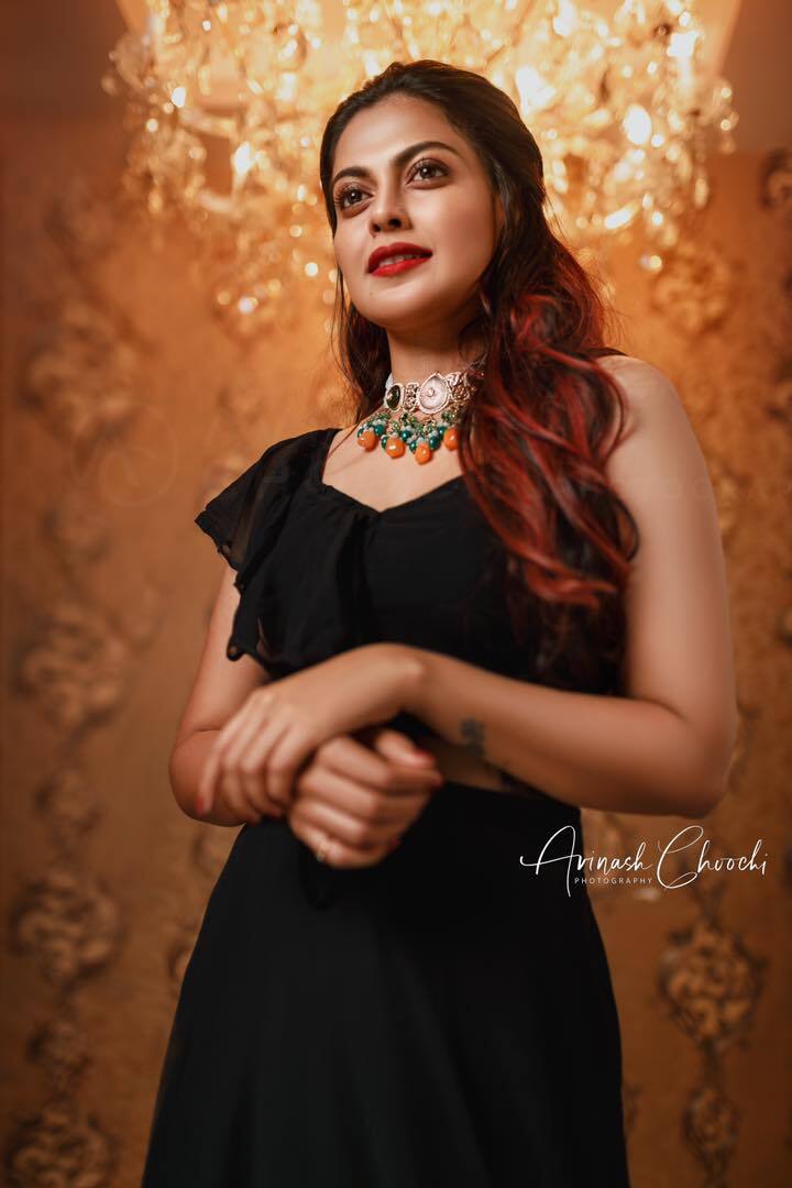 എന്തൊരു സൗന്ദര്യമാണ്... കറുപ്പ് സാരിയിൽ കിടിലൻ ലുക്കിൽ നടി അനുശ്രീ..നടിയുടെ പുതിയ ചിത്രം ഏറ്റെടുത്ത് ആരാധകർ