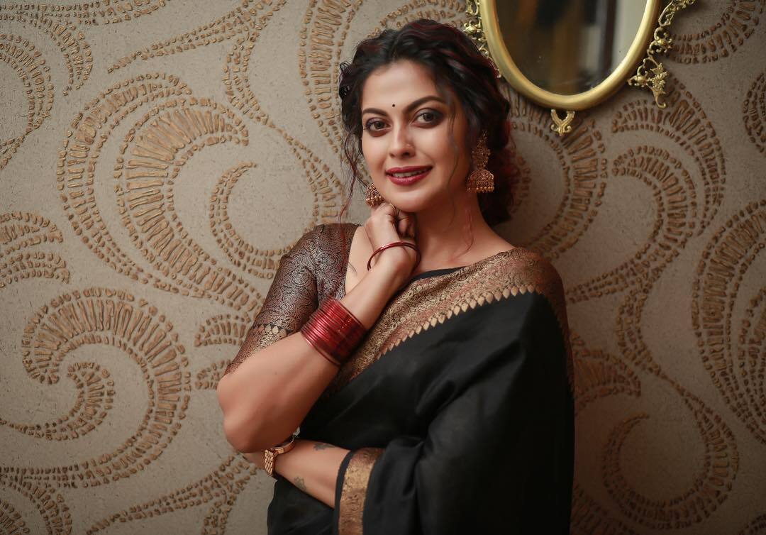  എന്തൊരു സൗന്ദര്യമാണ്... കറുപ്പ് സാരിയിൽ കിടിലൻ ലുക്കിൽ നടി അനുശ്രീ..നടിയുടെ പുതിയ ചിത്രം ഏറ്റെടുത്ത് ആരാധകർ