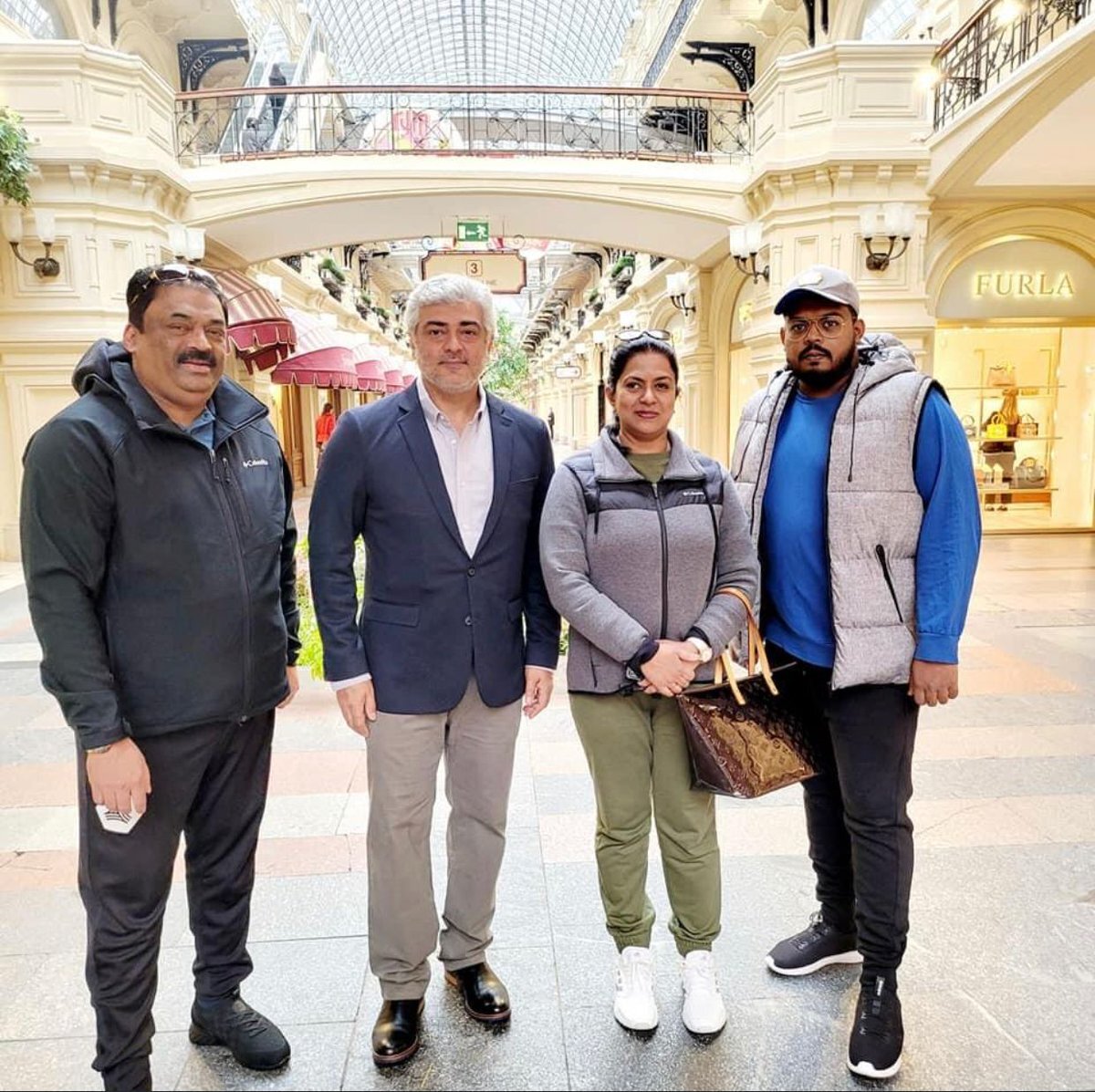 உலகம் சுற்றும் தல அஜித்!.....பைக்கில் நீண்ட ரைட் செய்ய தயாராகவும் தல!....இணையத்தை தெறிக்கவிடும் வைரல் ஃபோட்டோ!