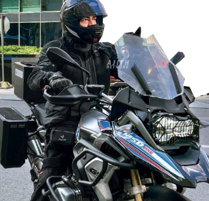 உலகம் சுற்றும் தல அஜித்!.....பைக்கில் நீண்ட ரைட் செய்ய தயாராகவும் தல!....இணையத்தை தெறிக்கவிடும் வைரல் ஃபோட்டோ!