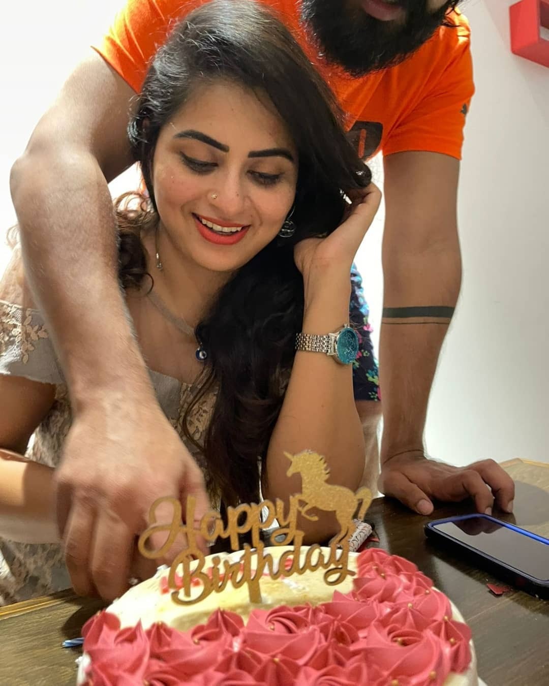 പ്രിയപ്പെട്ടവരോടൊപ്പമുള്ള സന്തോഷ നിമിഷങ്ങള്‍: പുത്തന്‍ ചിത്രങ്ങള്‍ പങ്കുവെച്ച് നടി ശ്രുതി ലക്ഷ്മി