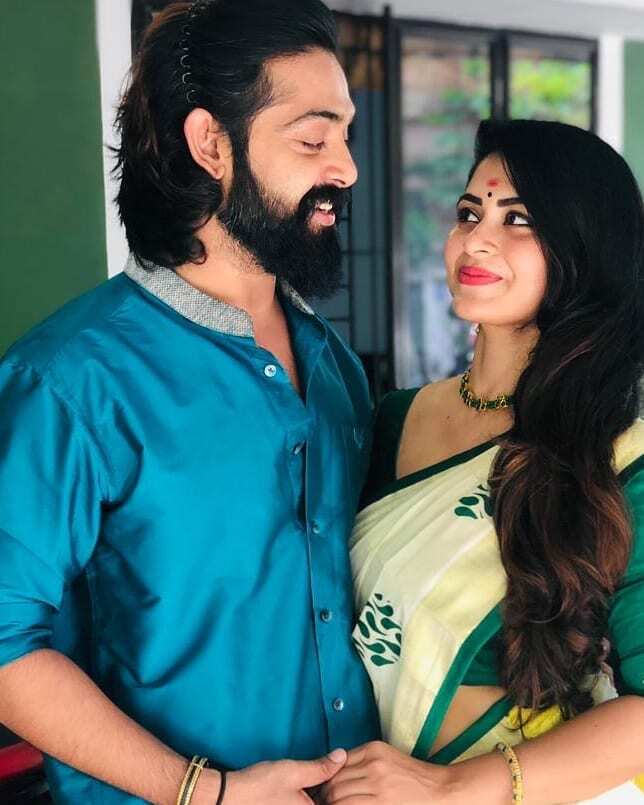 പ്രിയപ്പെട്ടവരോടൊപ്പമുള്ള സന്തോഷ നിമിഷങ്ങള്‍: പുത്തന്‍ ചിത്രങ്ങള്‍ പങ്കുവെച്ച് നടി ശ്രുതി ലക്ഷ്മി