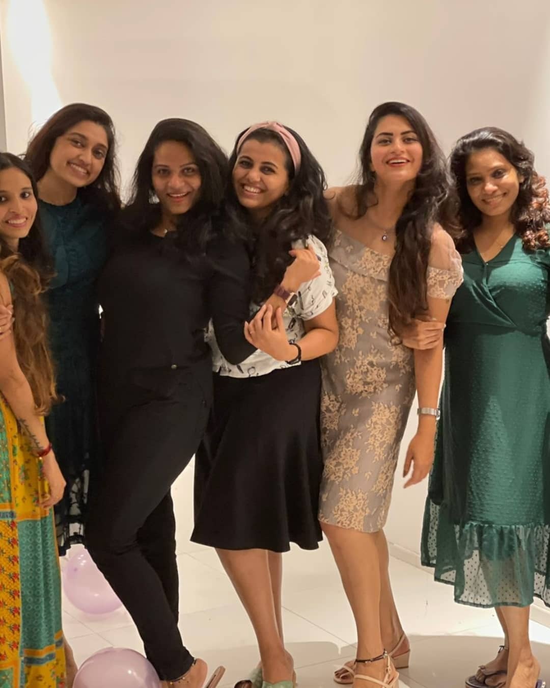 പ്രിയപ്പെട്ടവരോടൊപ്പമുള്ള സന്തോഷ നിമിഷങ്ങള്‍: പുത്തന്‍ ചിത്രങ്ങള്‍ പങ്കുവെച്ച് നടി ശ്രുതി ലക്ഷ്മി