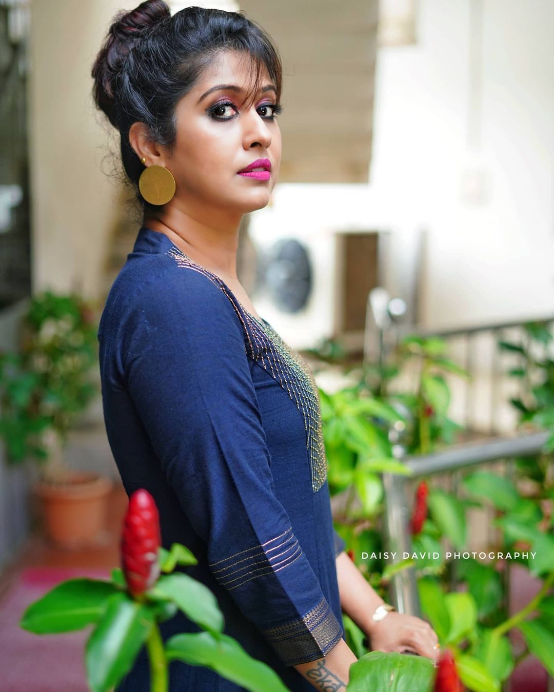 പിങ്കിലും നീലയിലും തിളങ്ങി പ്രിയപ്പെട്ട ഗായിക രഞ്ജിനി ജോസ്; വൈറലായി പുതിയ ഫോട്ടോ ഷൂട്ട്