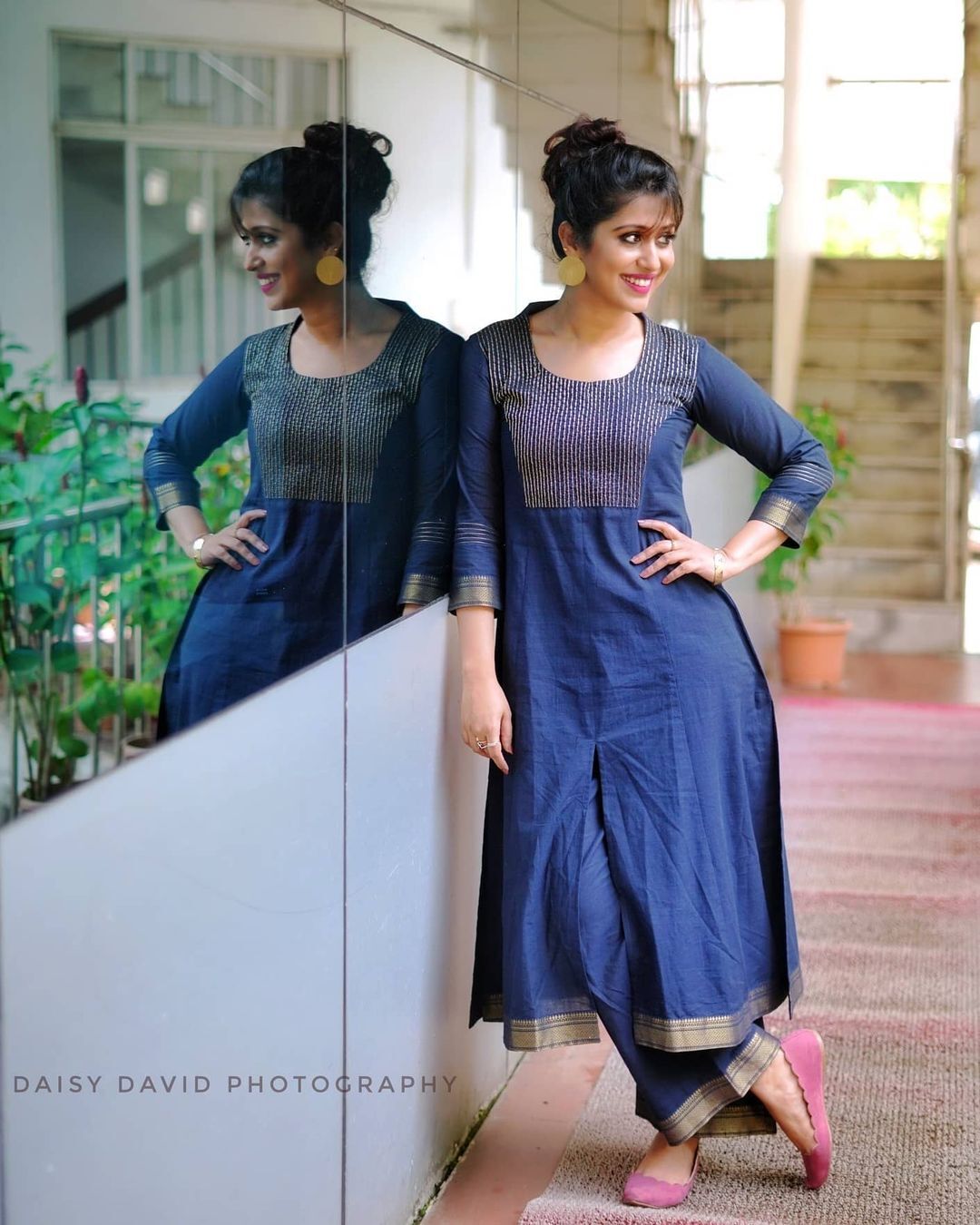 പിങ്കിലും നീലയിലും തിളങ്ങി പ്രിയപ്പെട്ട ഗായിക രഞ്ജിനി ജോസ്; വൈറലായി പുതിയ ഫോട്ടോ ഷൂട്ട്