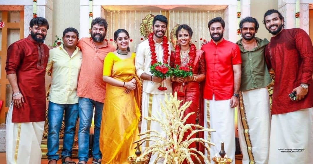  ആടി തിമിർത്ത് മണിക്കുട്ടൻ.. ആഘോഷമാക്കി താരങ്ങളും.. സുന്ദരിക്കുട്ടിക്കുട്ടിയായി അനൂപിനൊപ്പം ഇഷയും.. പെങ്ങളുടെ വിവാഹ ചിത്രം പങ്കുവെച്ച് അനൂപ്