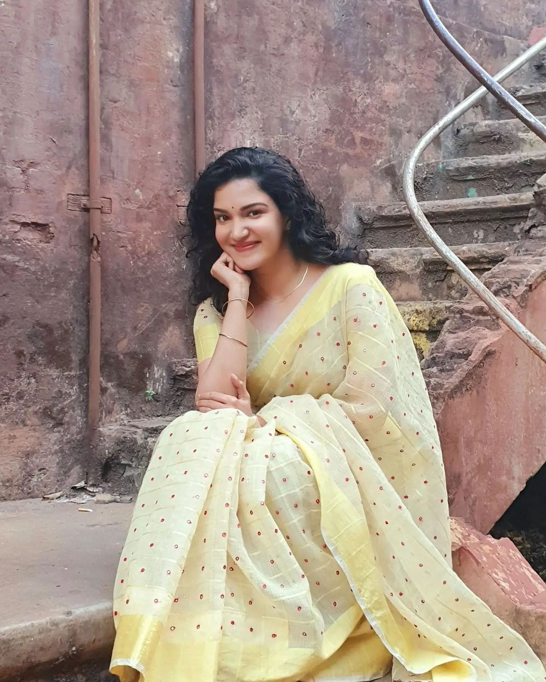 സാരിയില്‍ അതീവ സുന്ദരിയായ ഹണി റോസ്: മലയാളികളുടെ ഇഷ്ടതാരത്തിന്റെ ചിത്രങ്ങള്‍