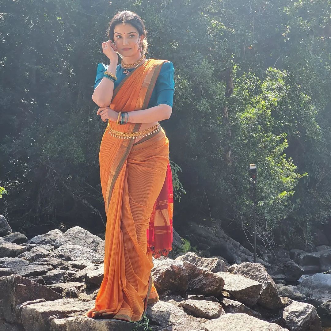 സാരിയില്‍ അതീവ സുന്ദരിയായ ഹണി റോസ്: മലയാളികളുടെ ഇഷ്ടതാരത്തിന്റെ ചിത്രങ്ങള്‍