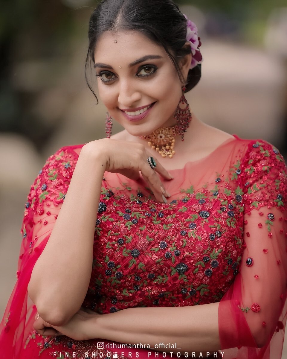  'ചിൽ' എന്ന് ഋതു മന്ത്ര...ഒപ്പം സുദേവ് നായറും. എജ്ജാതി ലുക്കെന്ന് ആരാധകർ.. വൈറലായി ചിത്രങ്ങൾ