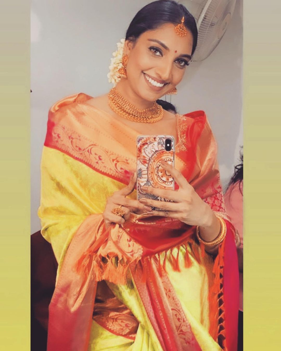  'ചിൽ' എന്ന് ഋതു മന്ത്ര...ഒപ്പം സുദേവ് നായറും. എജ്ജാതി ലുക്കെന്ന് ആരാധകർ.. വൈറലായി ചിത്രങ്ങൾ