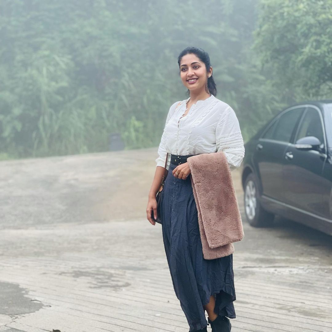 ഇതെന്താണ് പുലിത്തോലോ..: നവ്യ നായരുടെ പുത്തന്‍ ചിത്രം വൈറല്‍