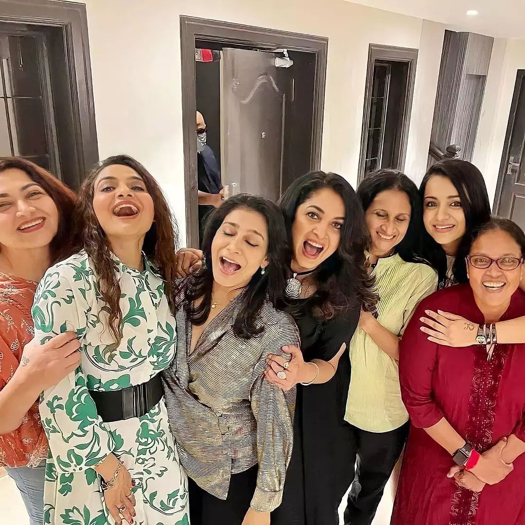 'ശിവകാമി ദേവി'ക്ക് പിറന്നാള്‍; ഈ സുന്ദരിമാര്‍ ആരെന്ന് പറയാമോ? അടിപൊളി ചിത്രങ്ങള്‍ കാണാം