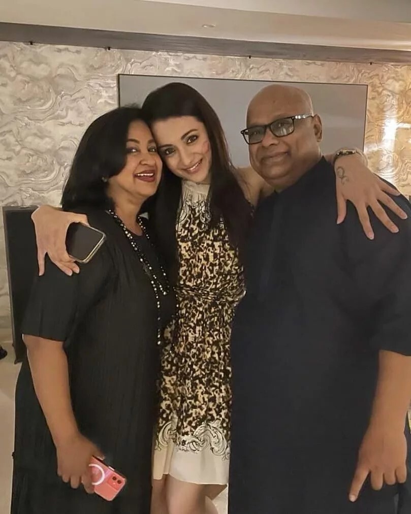 'ശിവകാമി ദേവി'ക്ക് പിറന്നാള്‍; ഈ സുന്ദരിമാര്‍ ആരെന്ന് പറയാമോ? അടിപൊളി ചിത്രങ്ങള്‍ കാണാം