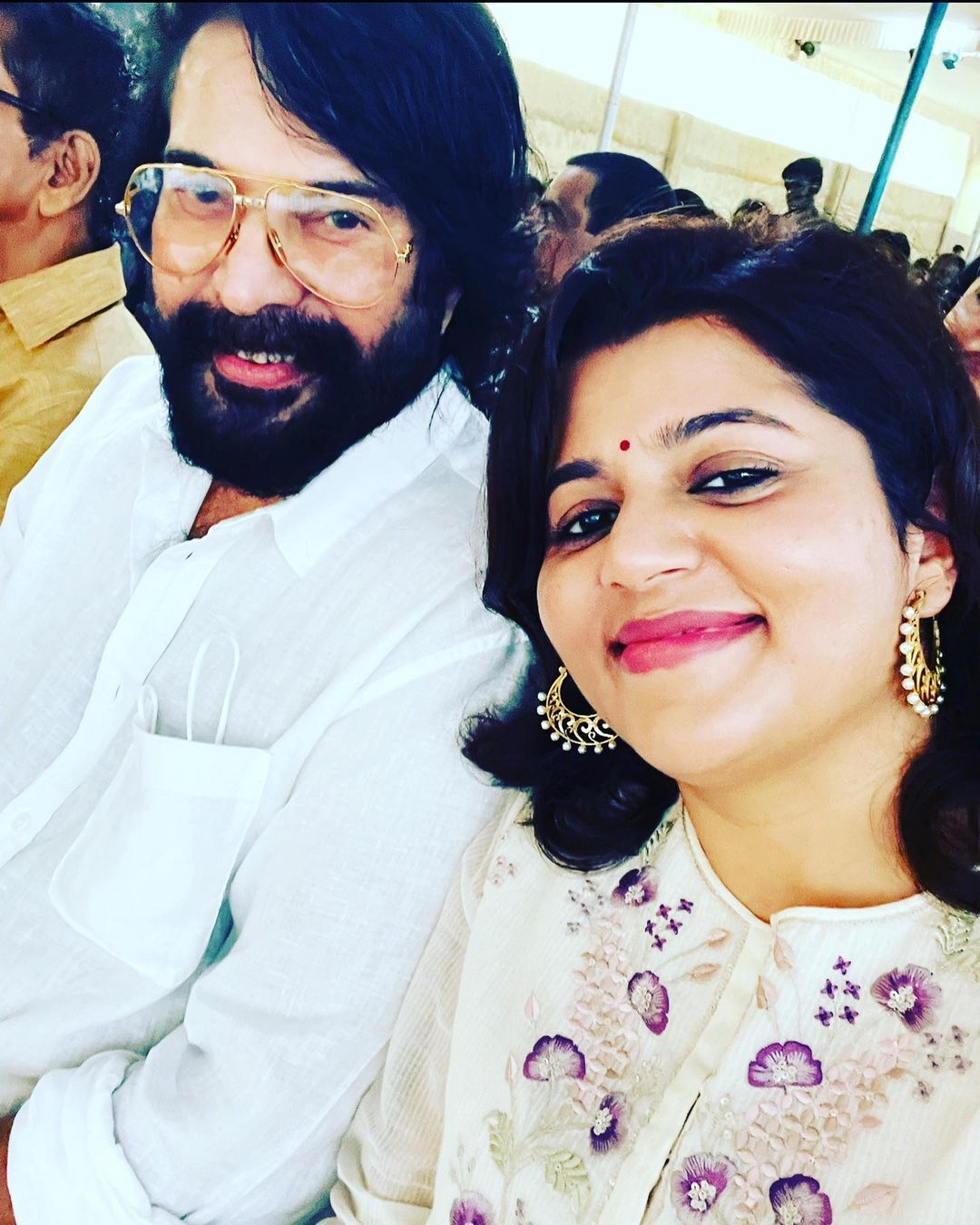 മാസ്കിനുള്ളിലായ താര ദമ്പതിമാര്‍: ഭാര്യമാര്‍ക്കൊപ്പം പൃഥിരാജും ദുല്‍ഖര്‍ സല്‍മാനും