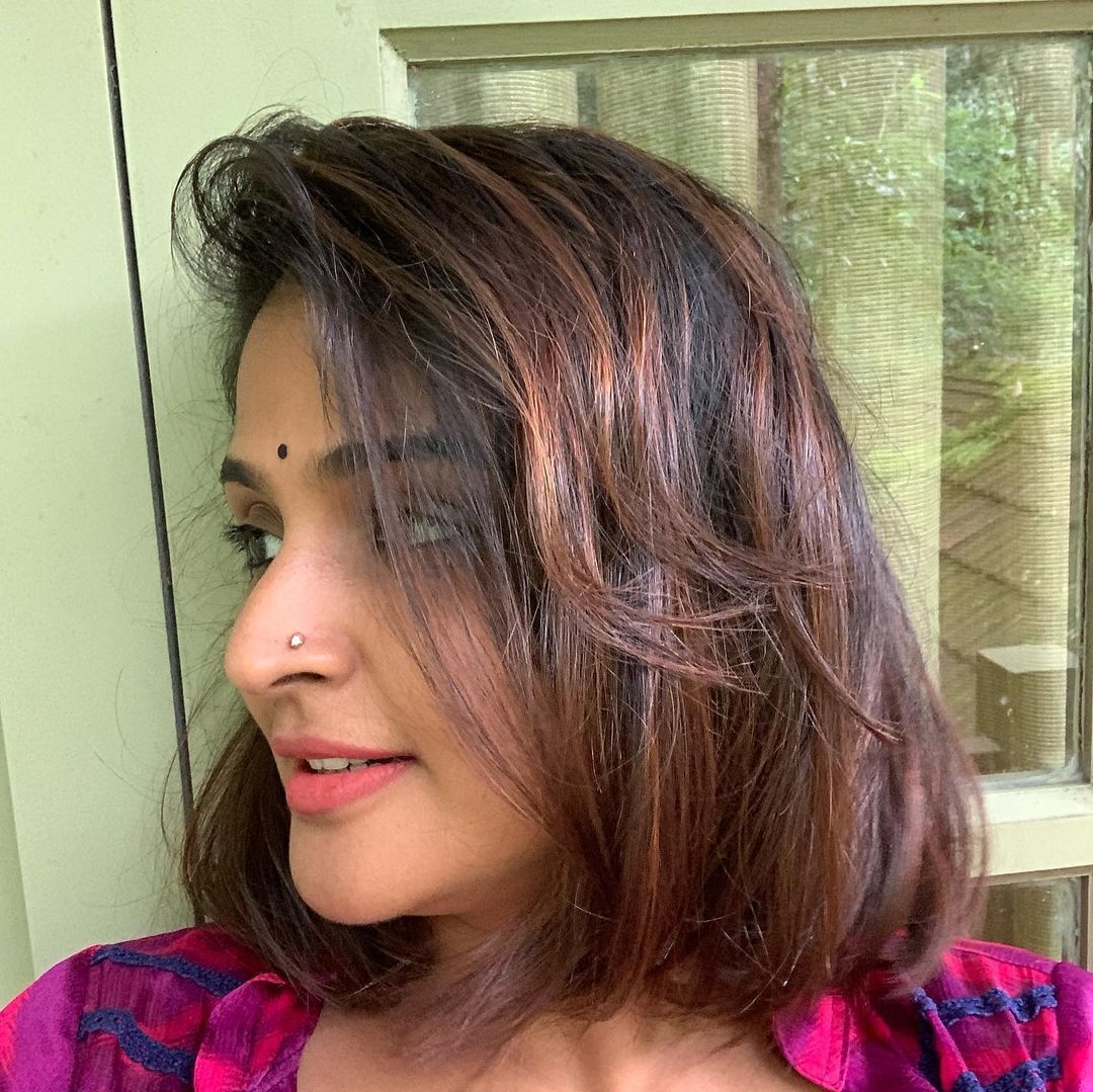 പച്ചിലകള്‍ക്കിടയിലൊരു താര സുന്ദരി; വൈറലായി രമ്യ നമ്പീശന്റെ പുതിയ ചിത്രങ്ങള്‍