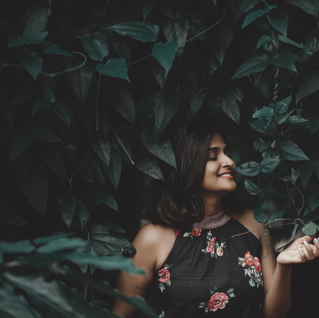 പച്ചിലകള്‍ക്കിടയിലൊരു താര സുന്ദരി; വൈറലായി രമ്യ നമ്പീശന്റെ പുതിയ ചിത്രങ്ങള്‍