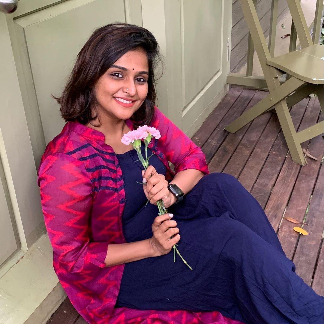 പച്ചിലകള്‍ക്കിടയിലൊരു താര സുന്ദരി; വൈറലായി രമ്യ നമ്പീശന്റെ പുതിയ ചിത്രങ്ങള്‍