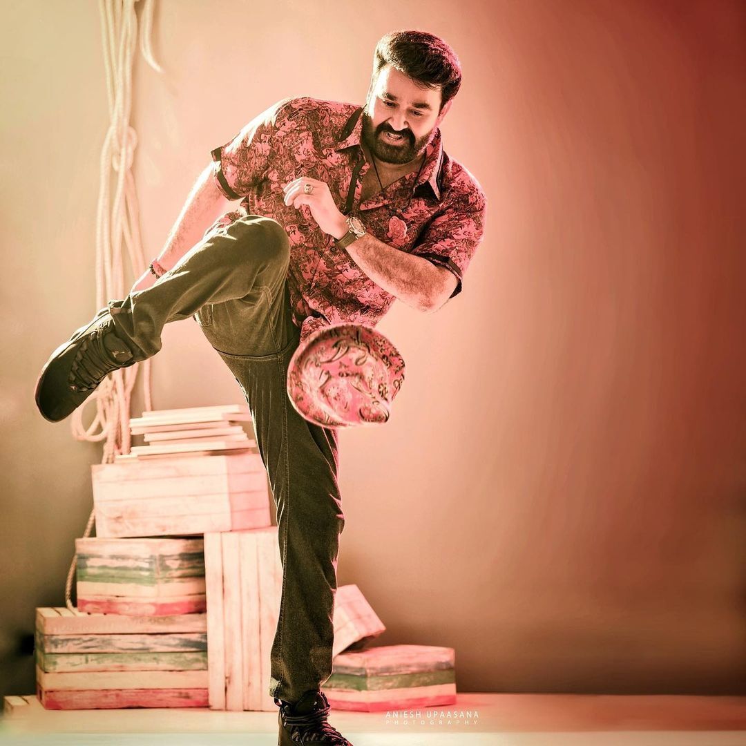  'ഇതാണ് റിയൽ മാസ്'.. ആരാധകരെ ത്രില്ലടിപ്പിച്ച് പൃഥ്വിക്കൊപ്പം മോഹൻലാൽ.. ചിത്രങ്ങൾ വൻ വൈറൽ