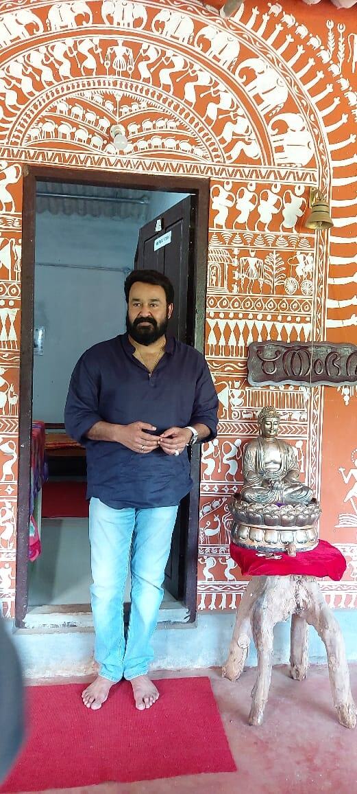 ഇവിടെ വന്നു പോയത് 'മോഹൻലാൽ' തന്നെയല്ലേന്ന് ചുറ്റും കൂടിയവര്‍: കാടുകയറി സൂപ്പര്‍ സ്റ്റാര്‍