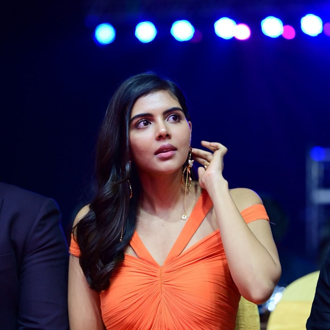   'ഗ്ലാമർ ആന്റ് ക്യൂട്ട്നെസ് ഓവർലോഡഡ്'; പൃഥ്വിയെ നോക്കി അമ്പരന്ന് കല്യാണി പ്രിയദർശൻ..ഒപ്പം സുപ്രിയയും ശോഭനയും.. സൈമ അവാർഡ് ചടങ്ങിൽ മിന്നിച്ച് താരം 