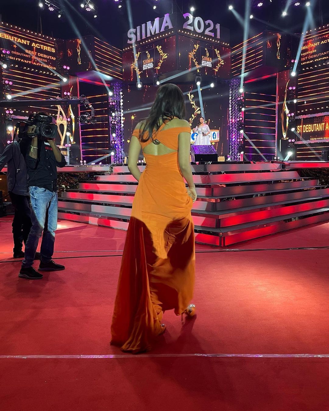   'ഗ്ലാമർ ആന്റ് ക്യൂട്ട്നെസ് ഓവർലോഡഡ്'; പൃഥ്വിയെ നോക്കി അമ്പരന്ന് കല്യാണി പ്രിയദർശൻ..ഒപ്പം സുപ്രിയയും ശോഭനയും.. സൈമ അവാർഡ് ചടങ്ങിൽ മിന്നിച്ച് താരം 