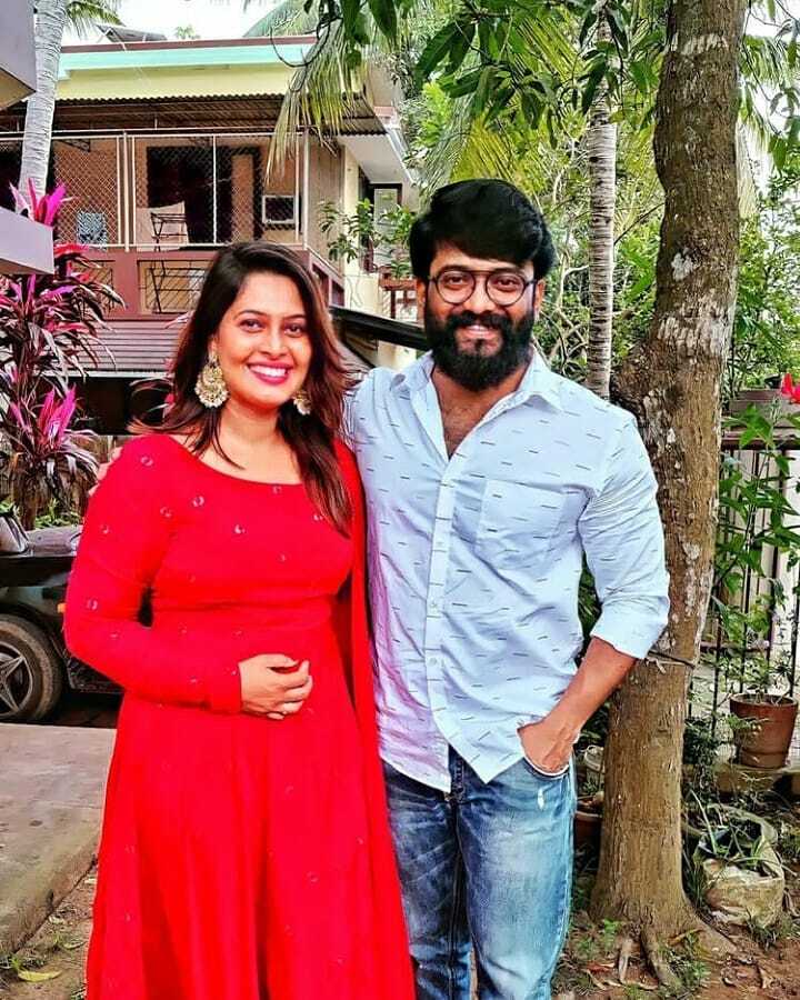 പൊളി ഫിറോസിന്റെയും സജിനയുടേയും വീട്ടിൽ മണിക്കുട്ടനെന്താണ് കാര്യം? ചിത്രങ്ങൾ വൈറൽ