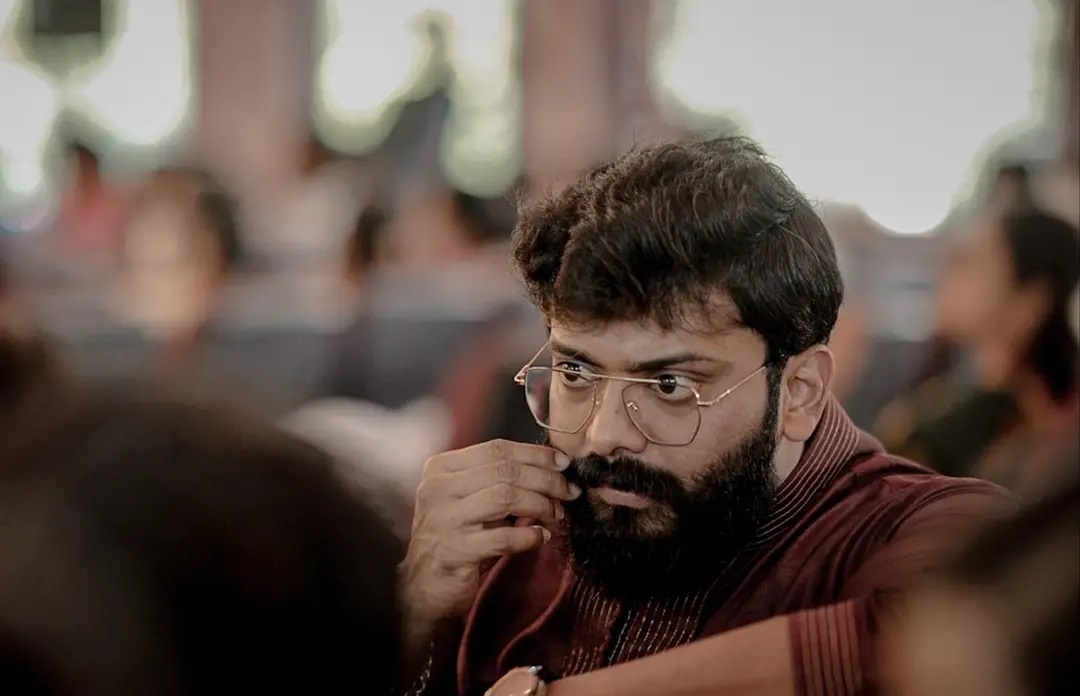 പൊളി ഫിറോസിന്റെയും സജിനയുടേയും വീട്ടിൽ മണിക്കുട്ടനെന്താണ് കാര്യം? ചിത്രങ്ങൾ വൈറൽ