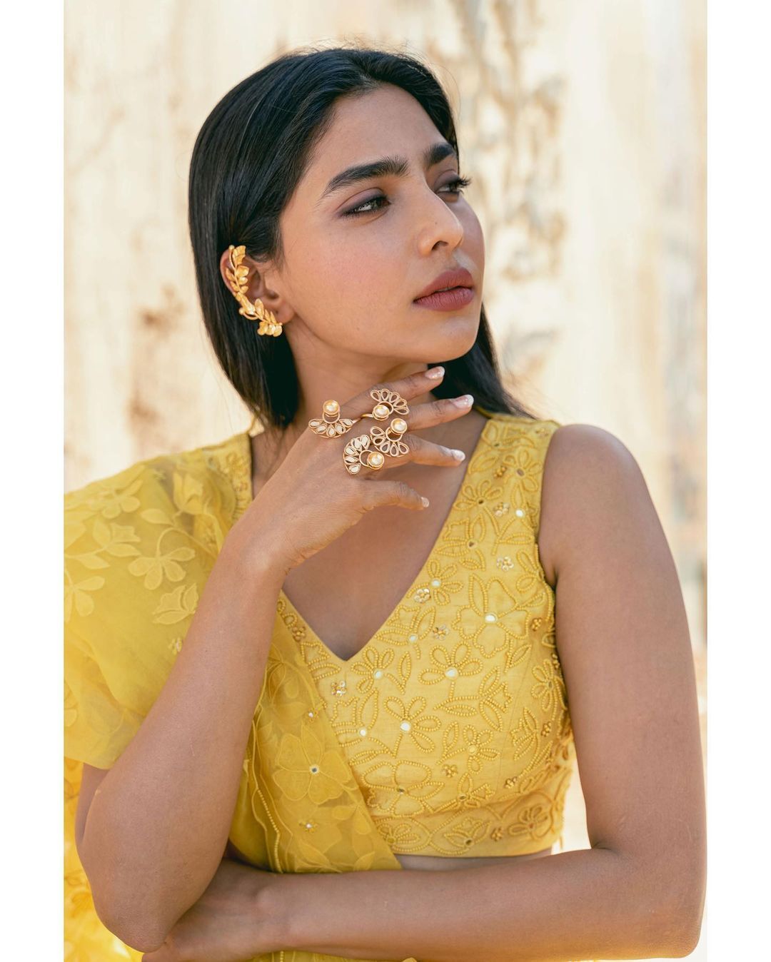  ഒരു 'സൺ കിസ്ഡ്'; ഐശ്വര്യ ലക്ഷ്മിയുടെ പുത്തന്‍ ചിത്രം ഏറ്റെടുത്ത് ആരാധകര്‍