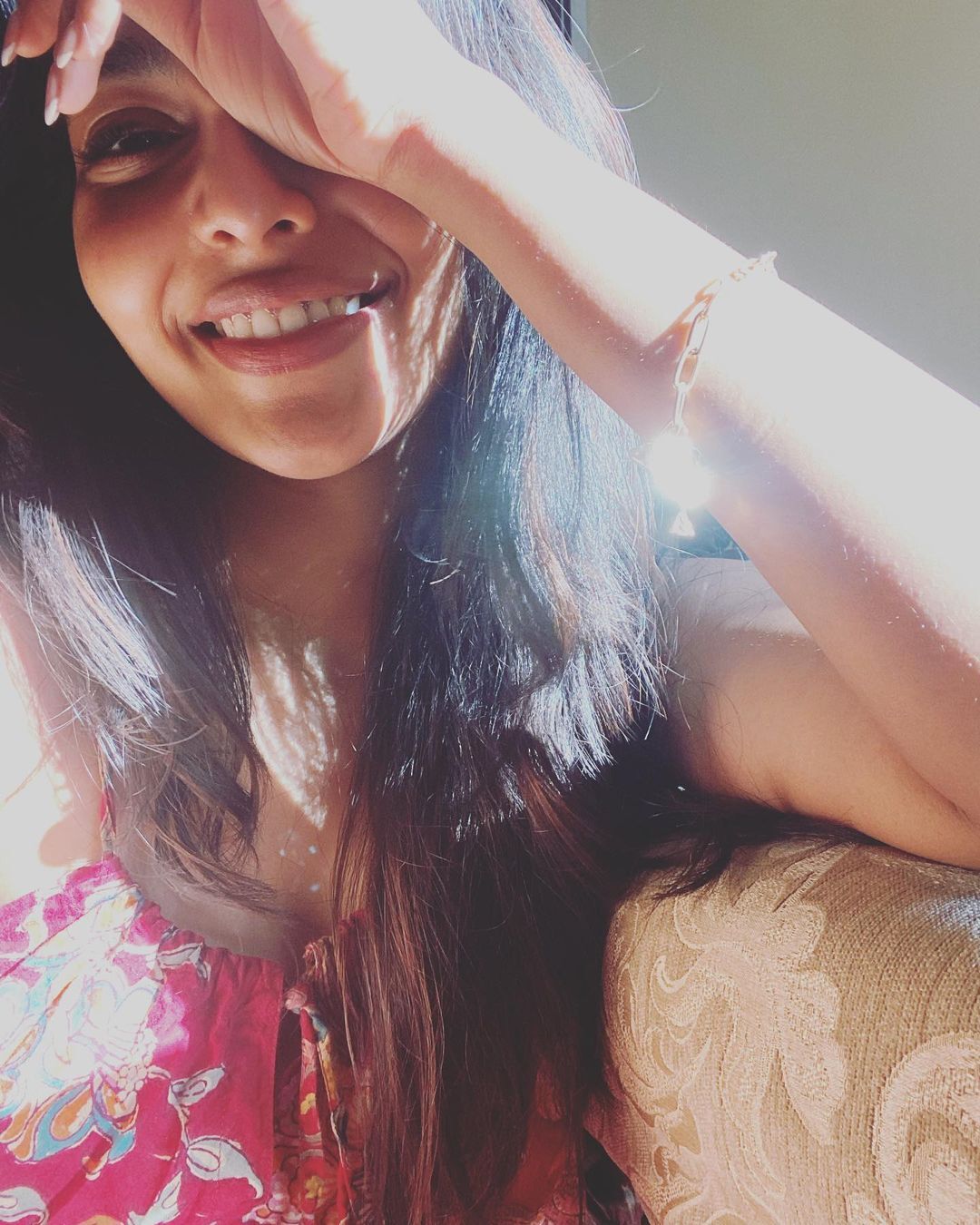  ഒരു 'സൺ കിസ്ഡ്'; ഐശ്വര്യ ലക്ഷ്മിയുടെ പുത്തന്‍ ചിത്രം ഏറ്റെടുത്ത് ആരാധകര്‍