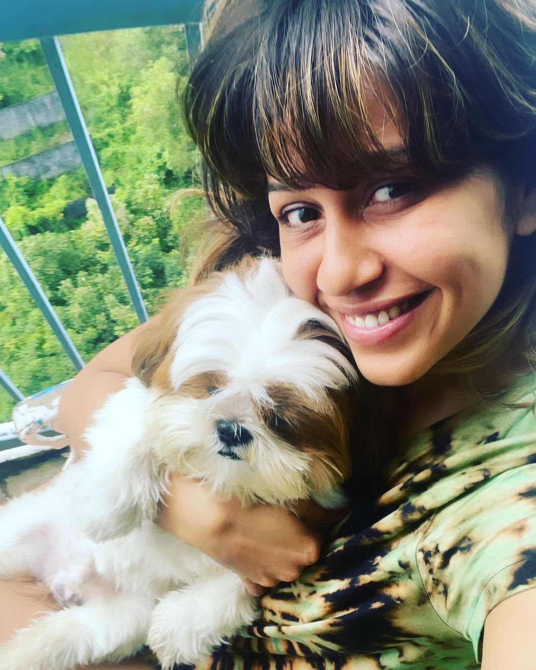 നീന്തല്‍ കുളത്തില്‍ ആടിത്തിമിര്‍ത്ത് മലയാളികളുടെ പ്രിയ രഞ്ജിനിമാര്‍; ചിത്രം പങ്കുവെച്ച് രഞ്ജിനി ഹരിദാസ്