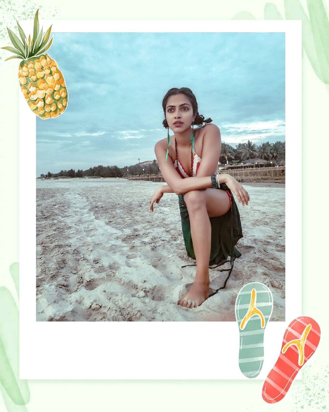 ആരാണ് ഒരു ദേവത: ബിക്കിനിയില്‍ തിളങ്ങി അമല പോള്‍, ചിത്രങ്ങള്‍ വൈറല്‍