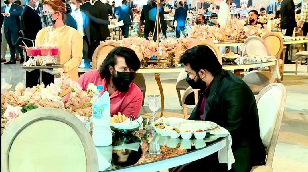 നിറഞ്ഞുചിരിച്ച് മോഹന്‍ലാല്‍; പോസ് ശരിയാക്കി ക്യാമറയുമായി മമ്മൂട്ടി... ചിത്രങ്ങള്‍ വൈറല്‍