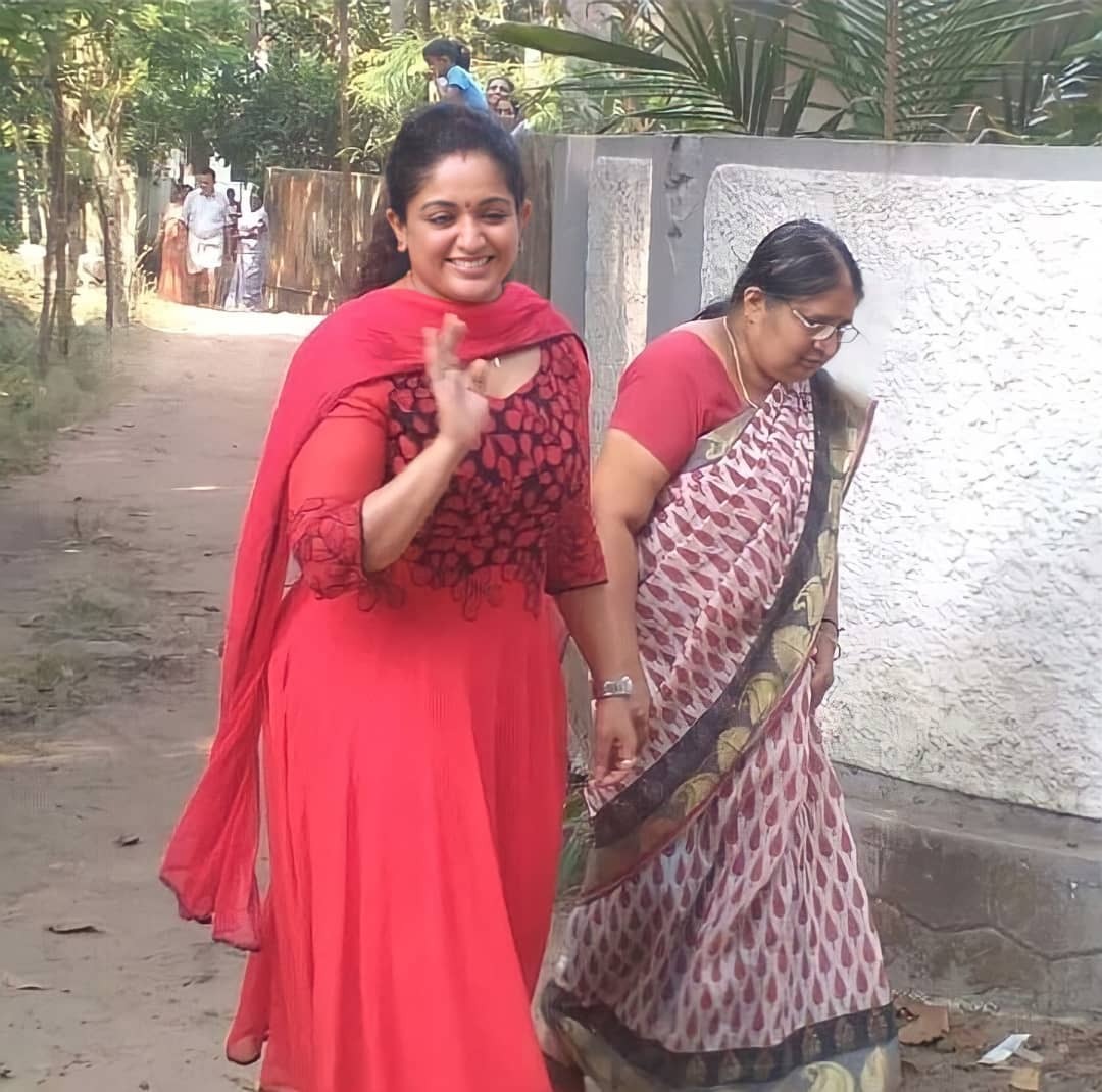 എന്തൊരു മാറ്റം, എങ്കിലും അന്നും ഇന്നും സുന്ദരി... കാവ്യാ മാധവന്റെ വേറിട്ട ചിത്രങ്ങൾ കാണാം