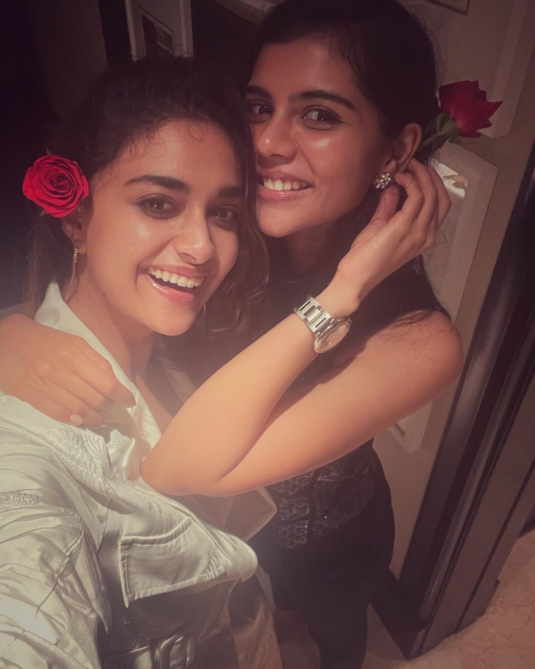 കീര്‍ത്തിക്കൊപ്പം തൃഷയും കല്യാണിയും സാമന്തയും; ഈവനിംഗ് വൈബ് അടിച്ചുപൊളിച്ച് താര സുന്ദരികള്‍