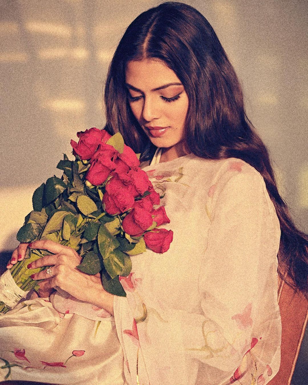 പെയിന്റിംഗ് പോലുണ്ട്... വൈറലായി മാളവിക മോഹന്റെ പുതിയ ചിത്രങ്ങൾ