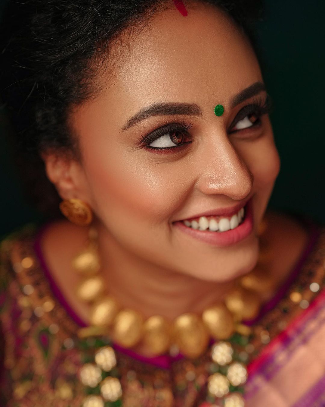 ഇതെന്തൊരു ലുക്കാണ്? 'രാജമാത ശിവഗാമി' തന്നെയോ? പേളിയുടെ പുതിയ ഫോട്ടോ ഏറ്റെടുത്ത് ആരാധകർ