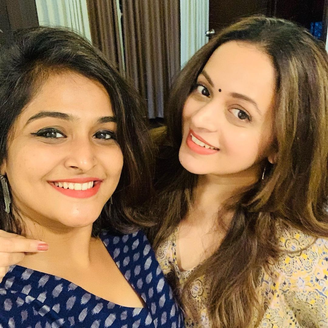 നിങ്ങള്‍ ട്വിന്‍ സിസ്റ്റേഴ്‌സ് ആണോ; രമ്യയോടും ഭാവനയോടും ആരാധകരുടെ ചോദ്യം, വൈറല്‍ ചിത്രങ്ങള്‍