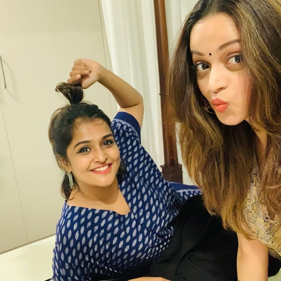 നിങ്ങള്‍ ട്വിന്‍ സിസ്റ്റേഴ്‌സ് ആണോ; രമ്യയോടും ഭാവനയോടും ആരാധകരുടെ ചോദ്യം, വൈറല്‍ ചിത്രങ്ങള്‍